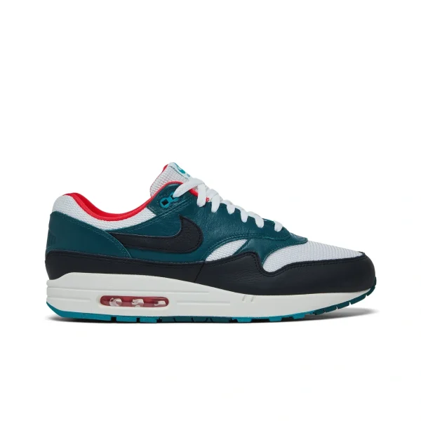 LeBron x Nike Air Max 1 Liverpool