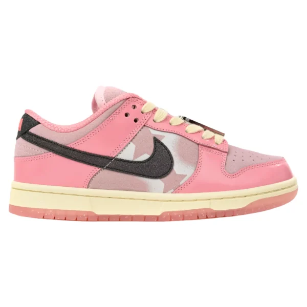 SB Dunk Low Barbie
