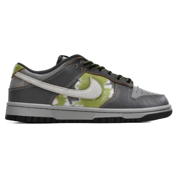 SB Dunk Low Friends And Family